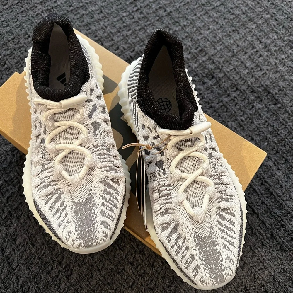 Yeezy - Picture 3 of 5